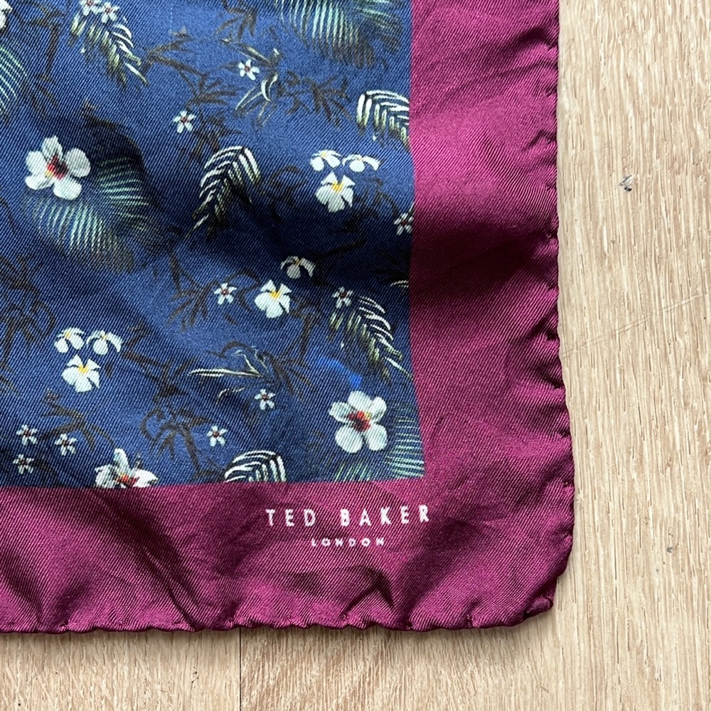 Like New, Ted Baker London Silk Pocket Square. - Picture 1 of 3